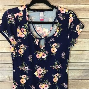 SUPER soft Short sleeve shirt size large